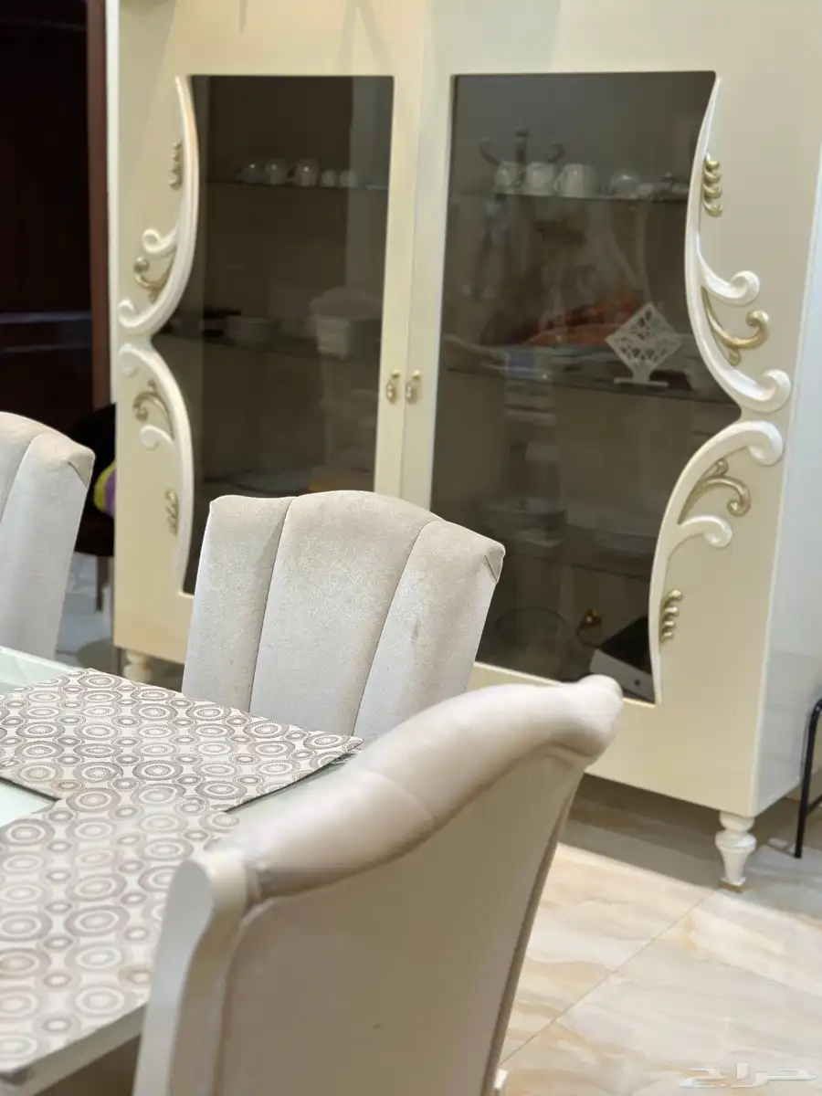 طاولة طعام 13