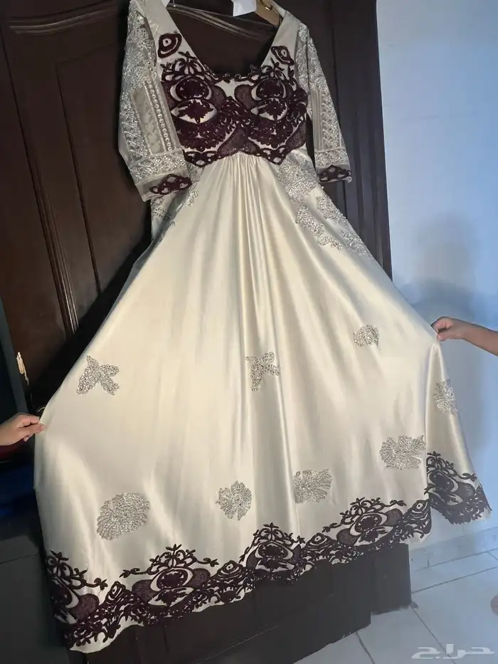 قطعة قماش اسود. مع فستان للحمل 2