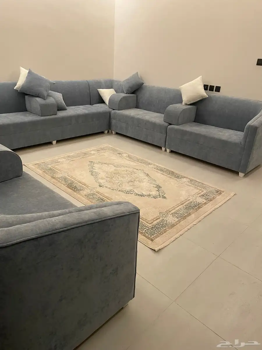 كنب شبه جديد مع ستارة ويفي وسجاد فاخر 1