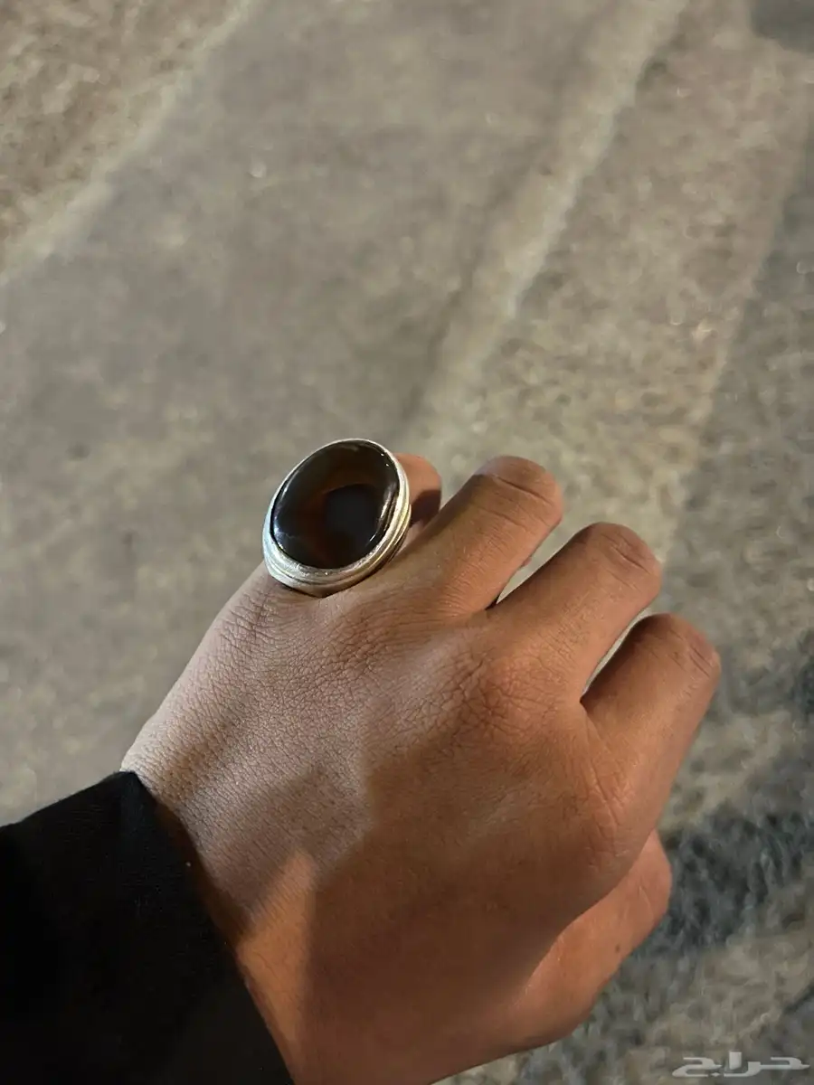 الخاتم نضيف ولا فيه اي اشكليه وفضه ثقيله عقيق اسوم وصل 230 2