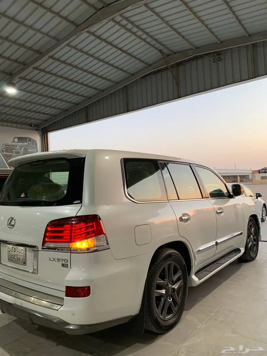 لكزس LX570 2015 4