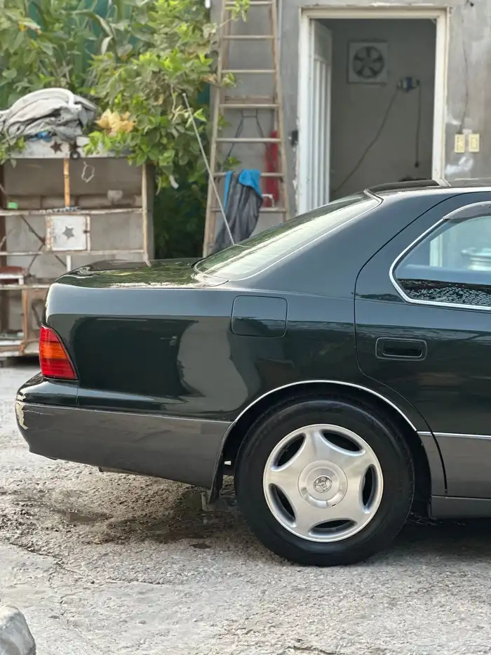 لكزس LS400 4