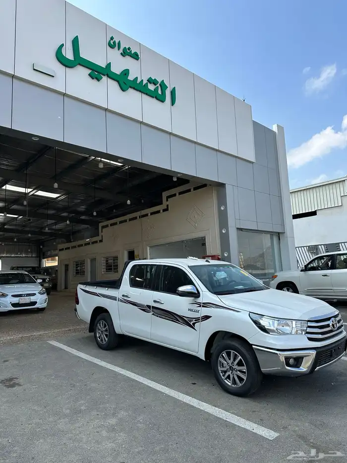 هايلوكس 2025 بنزين GLX2 اصفار كاش وبنوك 10