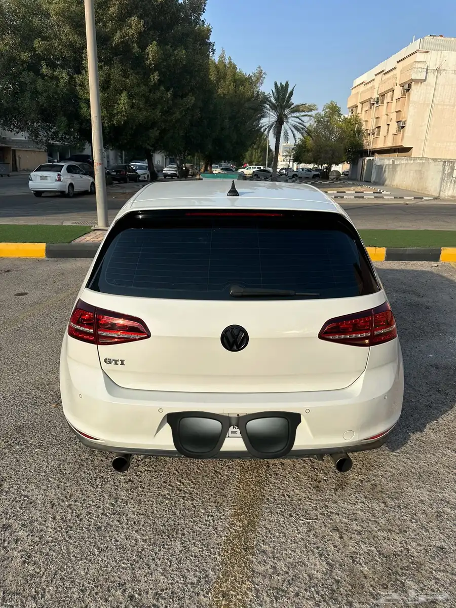 للبيع سيارة جولف GTI موديل 2014 3