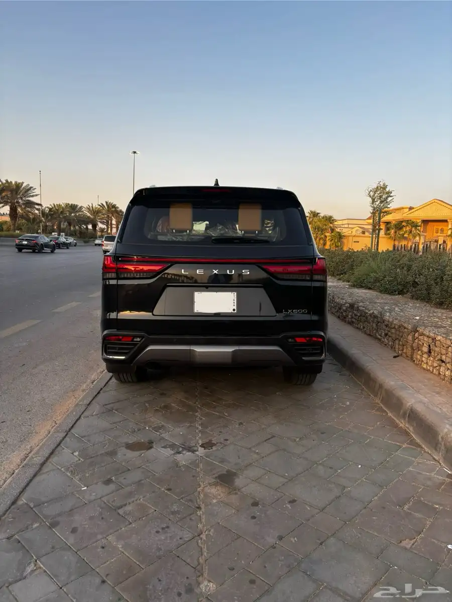 لكزس LX2025 5