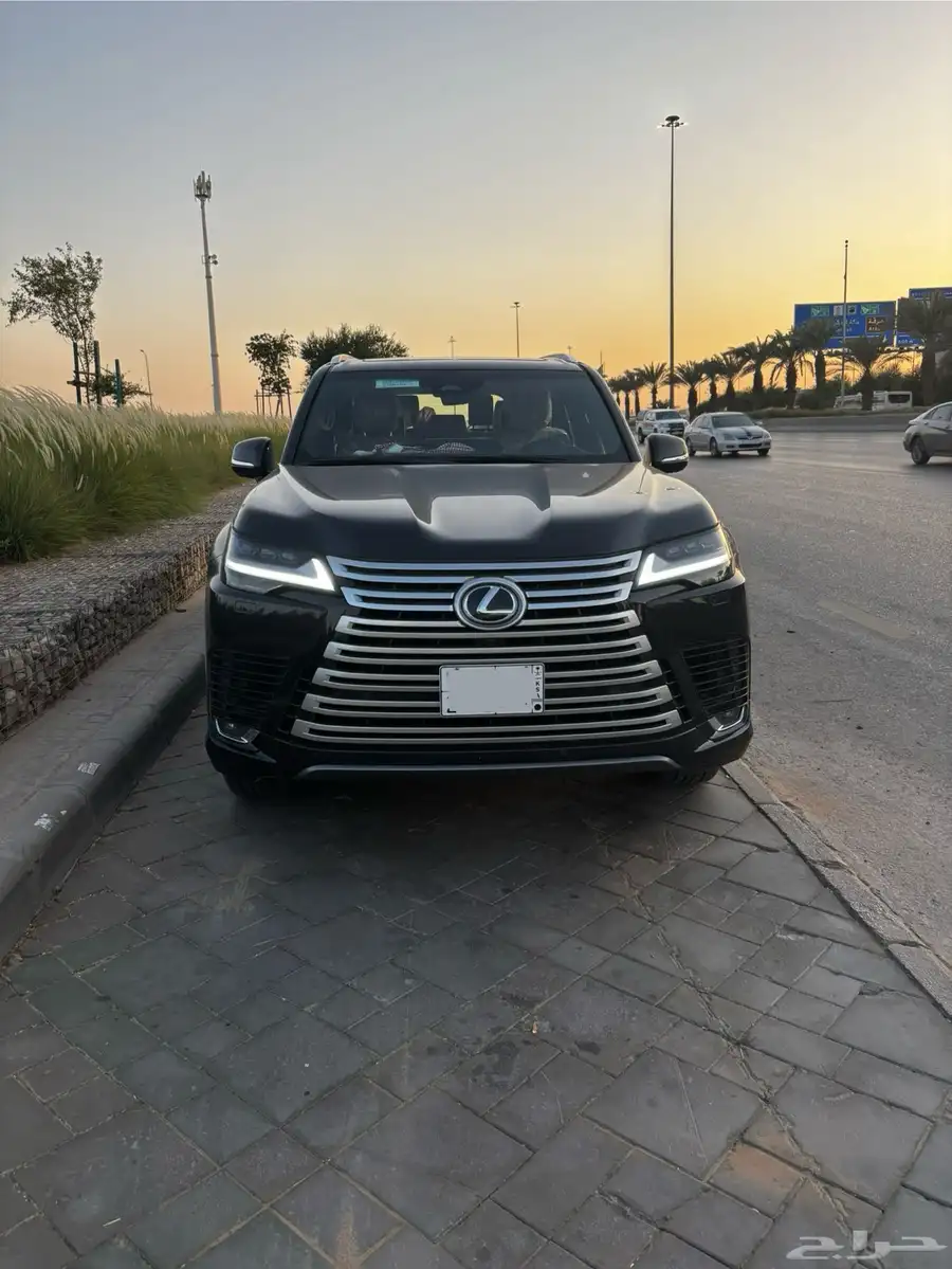 لكزس LX2025 0