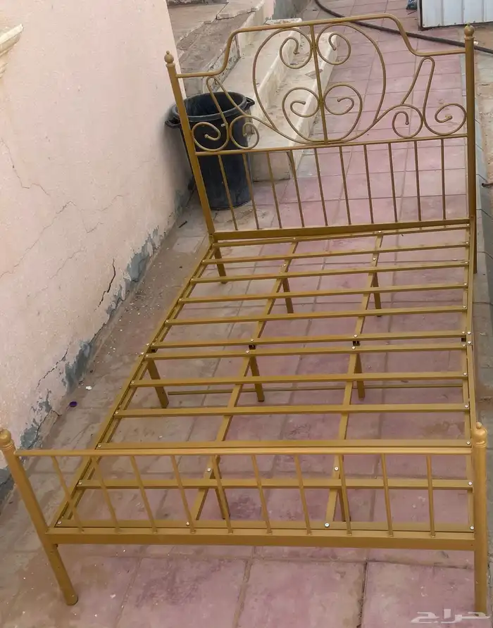 للبيع سرير نفر ونص اثنين أسود وبيج 0