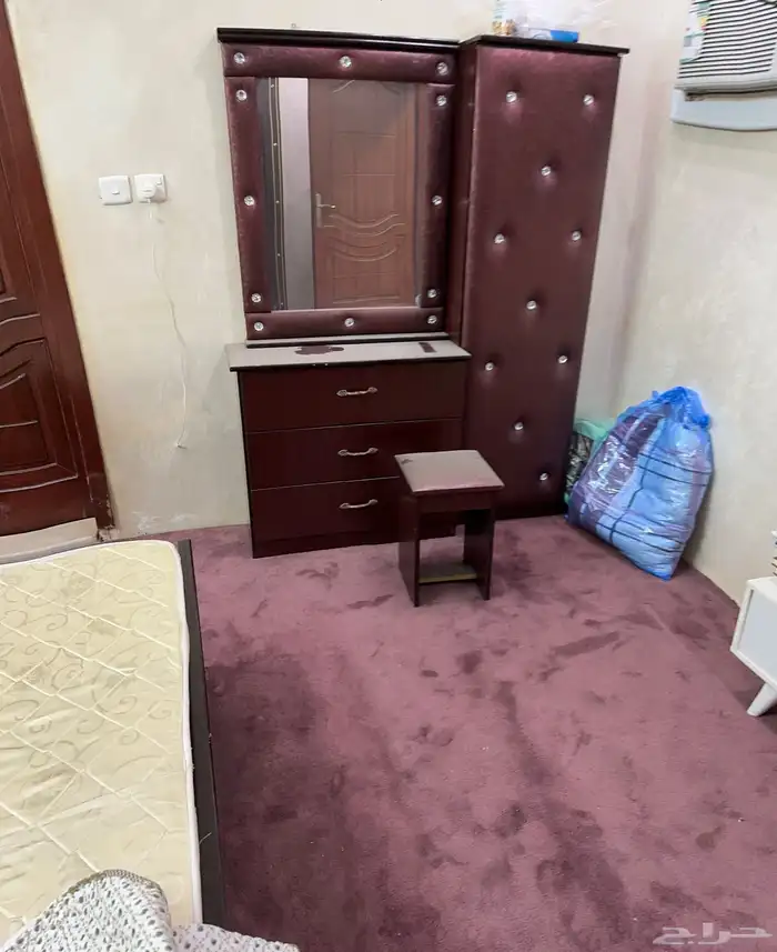 غرفة نوم كاملة شبه جديدة 3