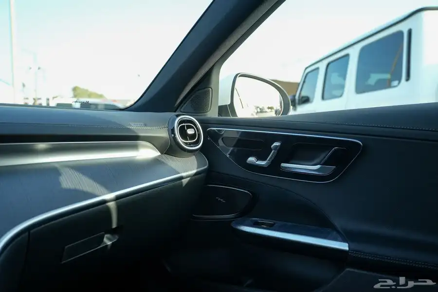2025 Mercedes-Benz C200L AMG 1.5 جديد اصفار 6