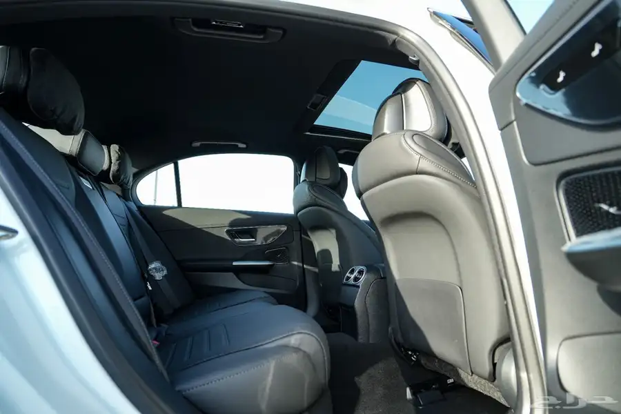 2025 Mercedes-Benz C200L AMG 1.5 جديد اصفار 9