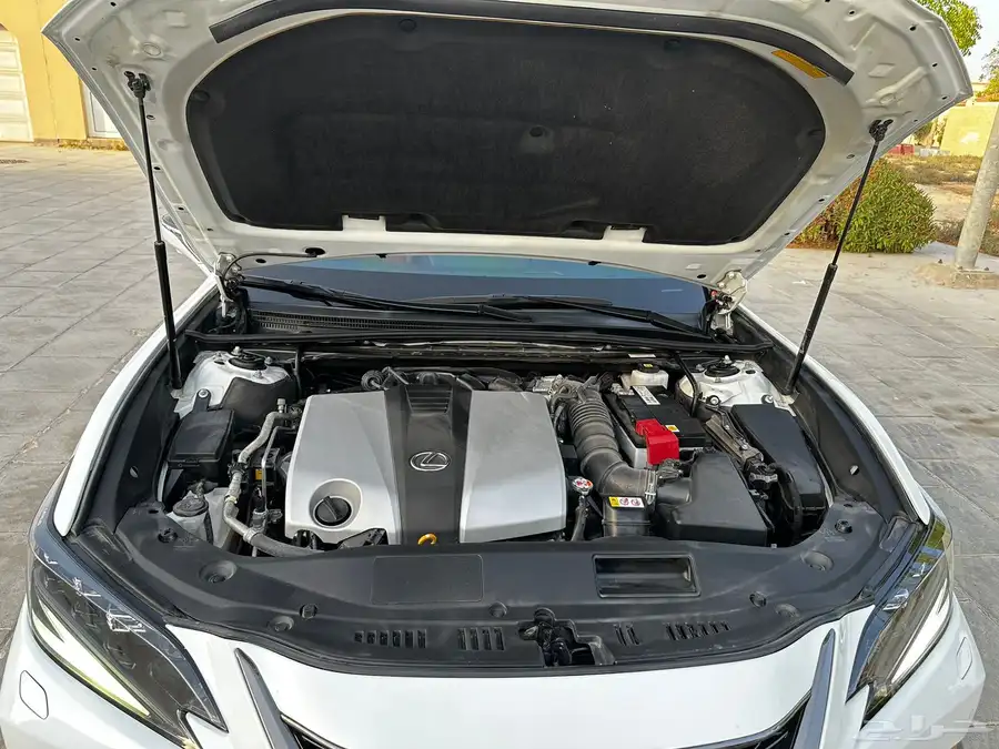 لكزس ES F Sport 2023 12