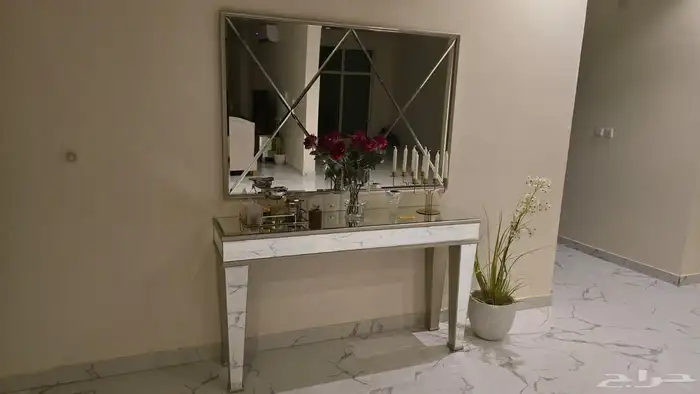 للبيع مدخل و طاولة خدمه اخو الجديد الموقع الخرج 0
