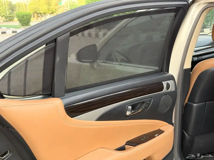 لكزس LS460 موديل 2013 31