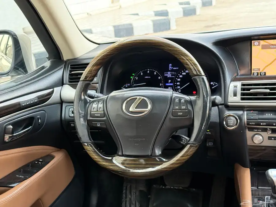 لكزس LS460 موديل 2013 27