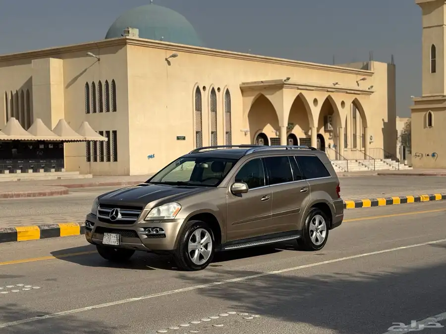 مرسيدس جيب GL450 class فل كامل بحالة الوكالة للبيع بسعر مغر 50