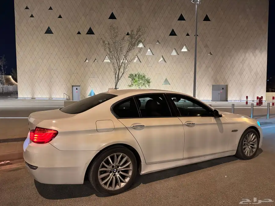بي إم دبليو 520 F10 2014   Luxury Line 3