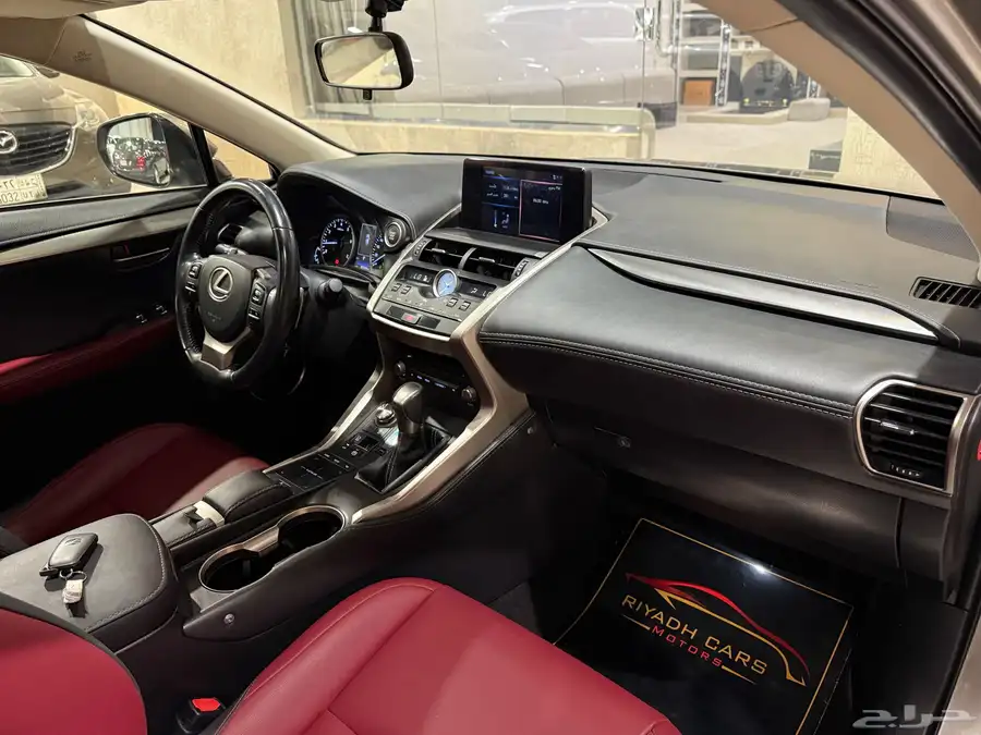 لكزس 2020 NX 300 فل كامل (بحالة ممتازة) 7