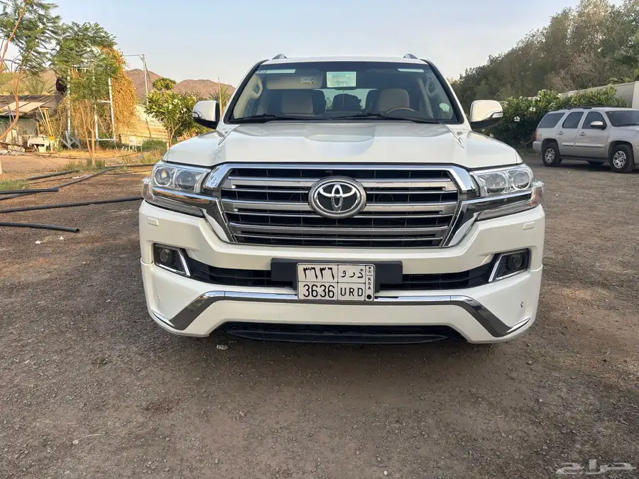 لاندكروزر GXR V8 2018 2