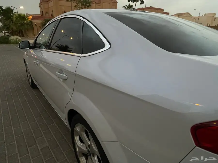 فورد مونيديو 2014 فل كامل شبه جديد 9