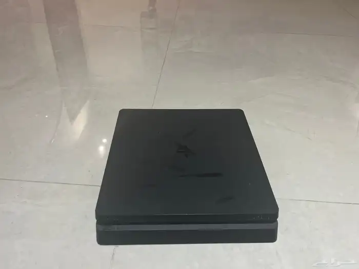 سوني 4 نظيف مع يد ( بسلك ) سعرها 300 ريال 2