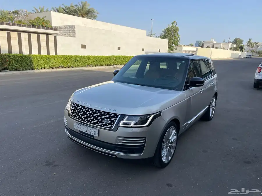 رنج روفر فوج SE V8 2018 ناغي ( بحالة الوكالة ) 3