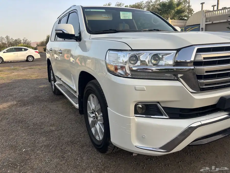 لاندكروزر GXR V8 2018 1