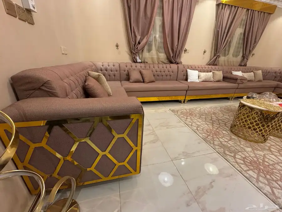 كنب خشب سويدي نظيف استخدام سنتين مع الستاير 4 6 2