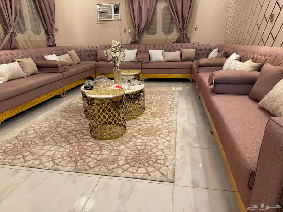 كنب خشب سويدي نظيف استخدام سنتين مع الستاير 4 6 0