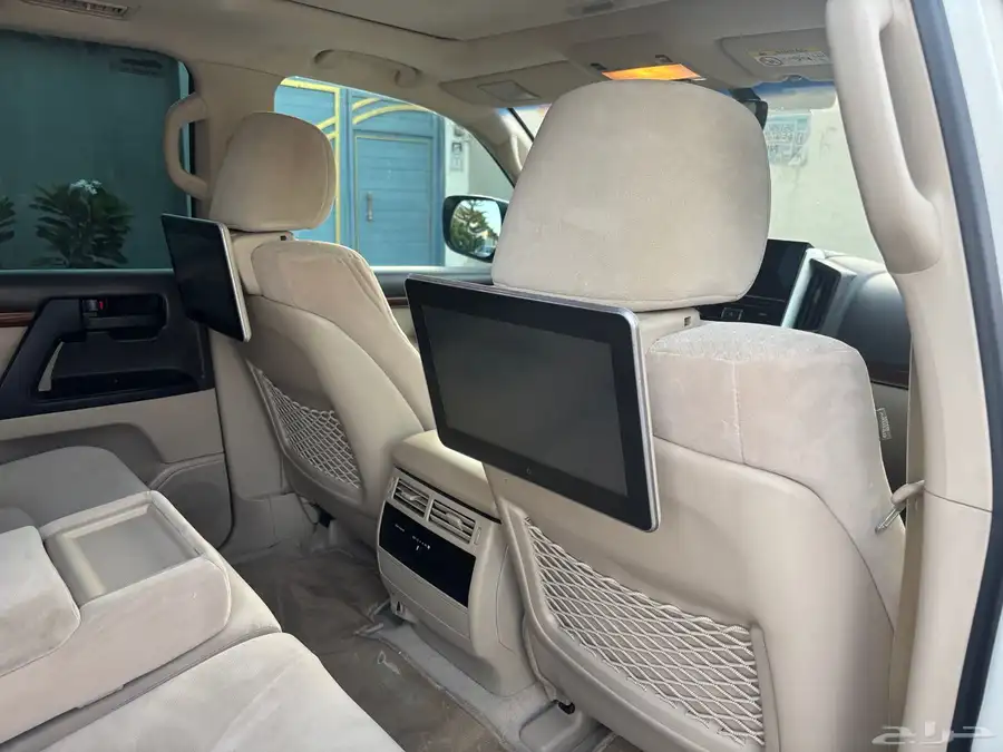 لاندكروزر GXR V8 2018 14