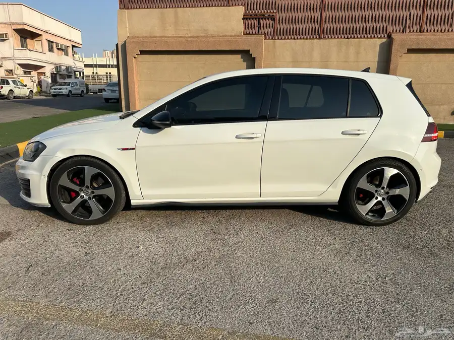 للبيع سيارة جولف GTI موديل 2014 2