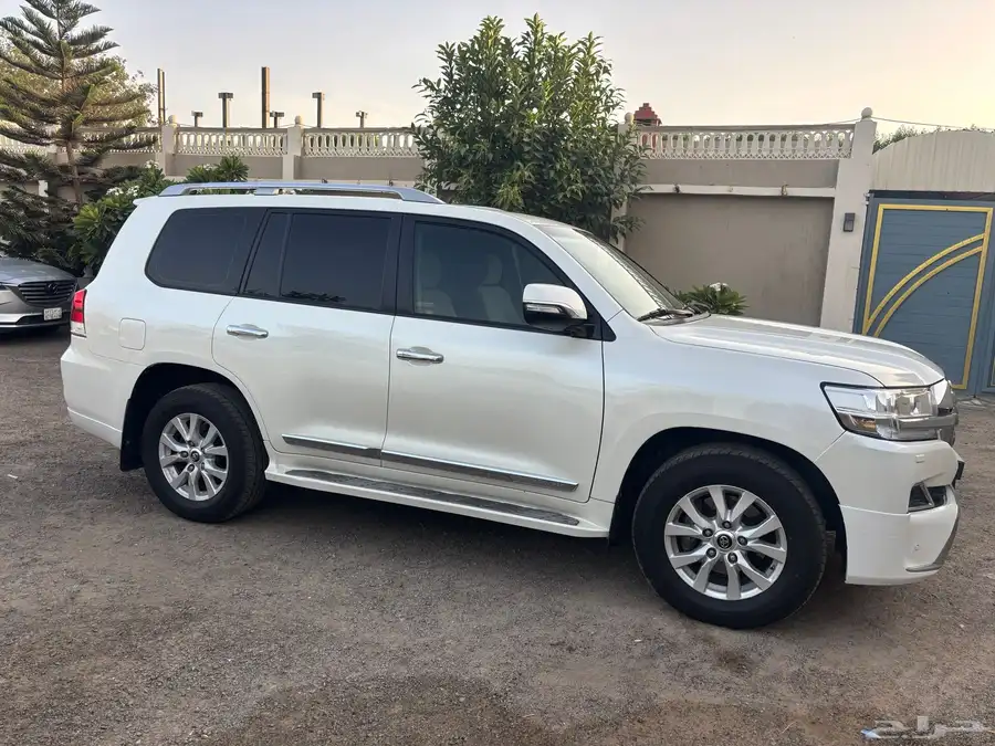 لاندكروزر GXR V8 2018 8