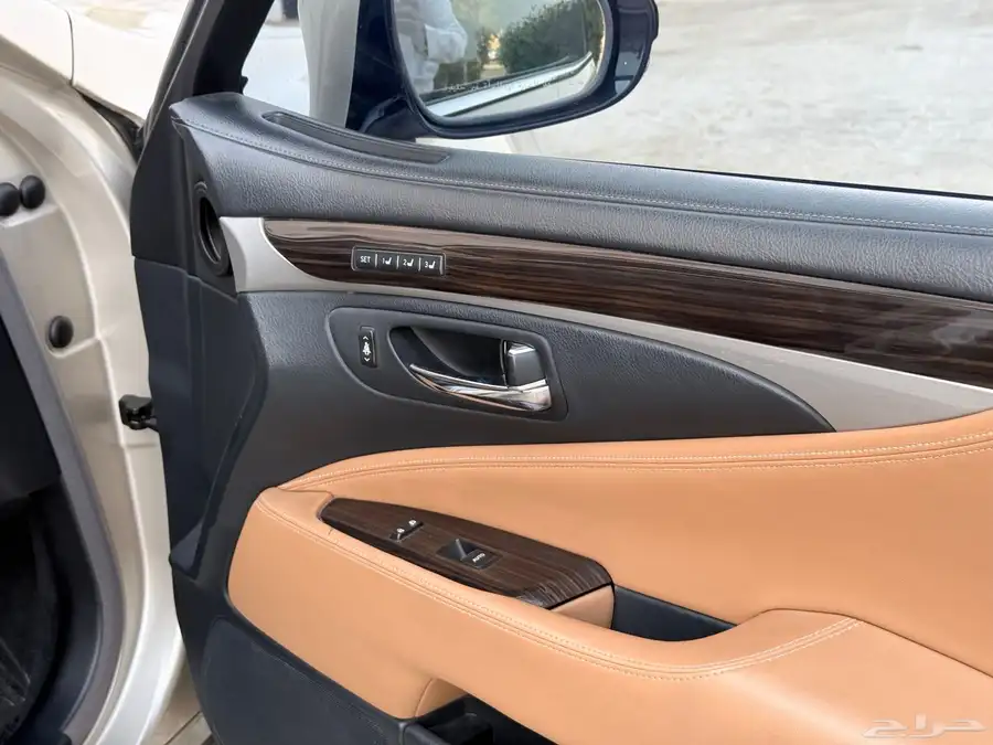 لكزس LS460 موديل 2013 21