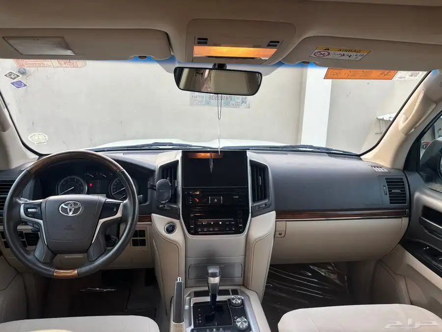 لاندكروزر GXR V8 2018 12