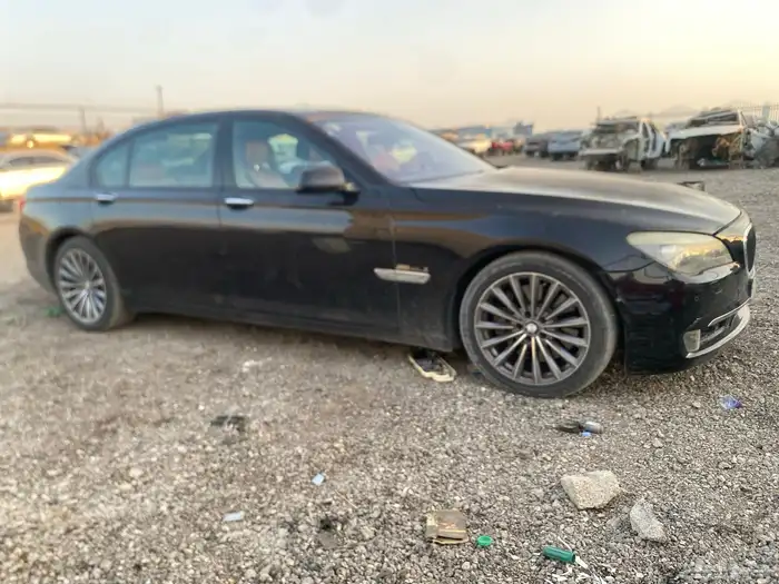 BMW 750 بيع قطع غيار فقط 2