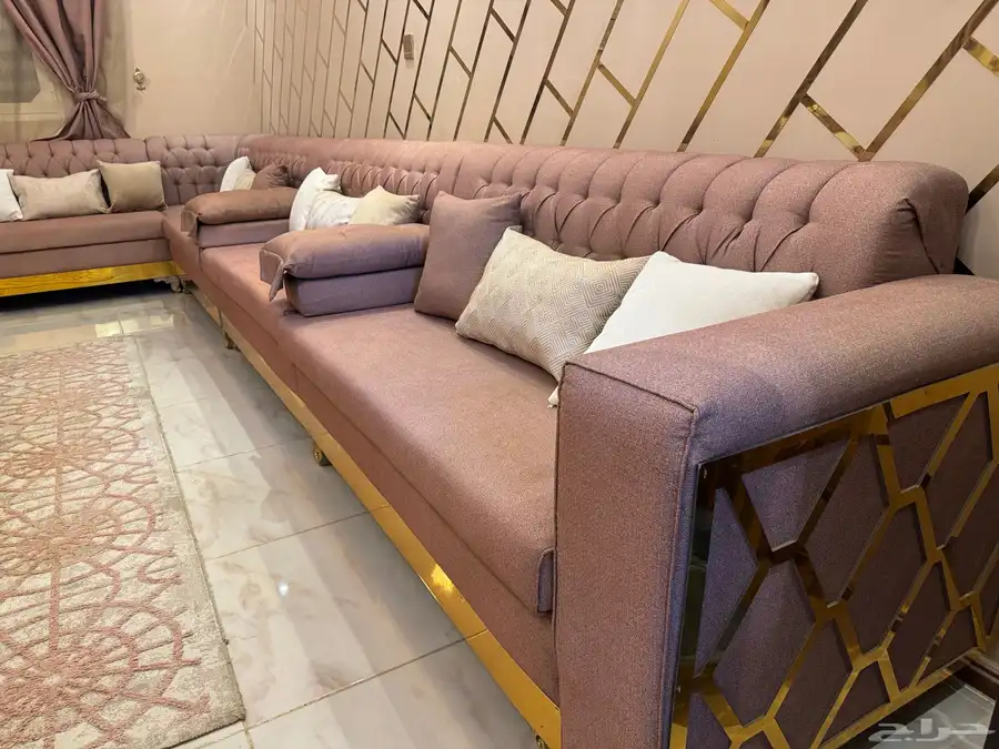 كنب خشب سويدي نظيف استخدام سنتين مع الستاير 4 6 1