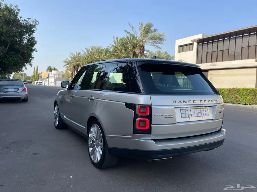 رنج روفر فوج SE V8 2018 ناغي ( بحالة الوكالة ) 4