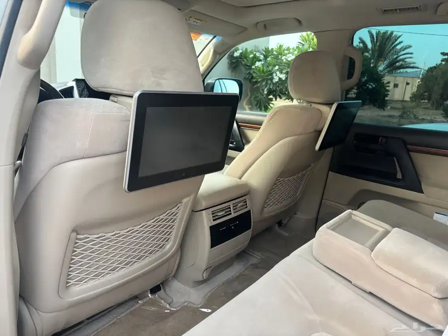 لاندكروزر GXR V8 2018 13