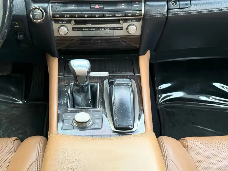 لكزس LS460 موديل 2013 26