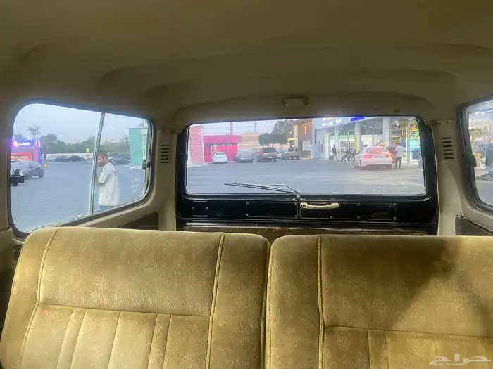 صالون لاندكروزر 1984 قطري كلاسيك 7