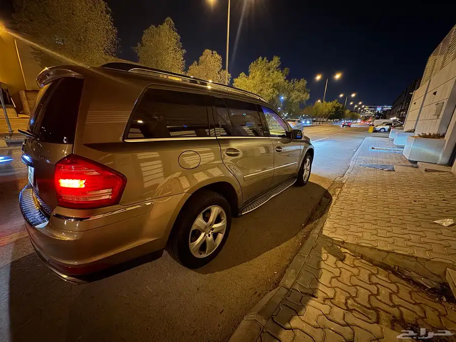مرسيدس جيب GL450 class فل كامل بحالة الوكالة للبيع بسعر مغر 60