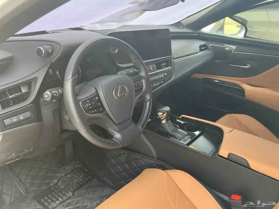 لكزس ES350 DD 2024 سعودي فل كامل بحالة الوكالة ممشى قليل 9