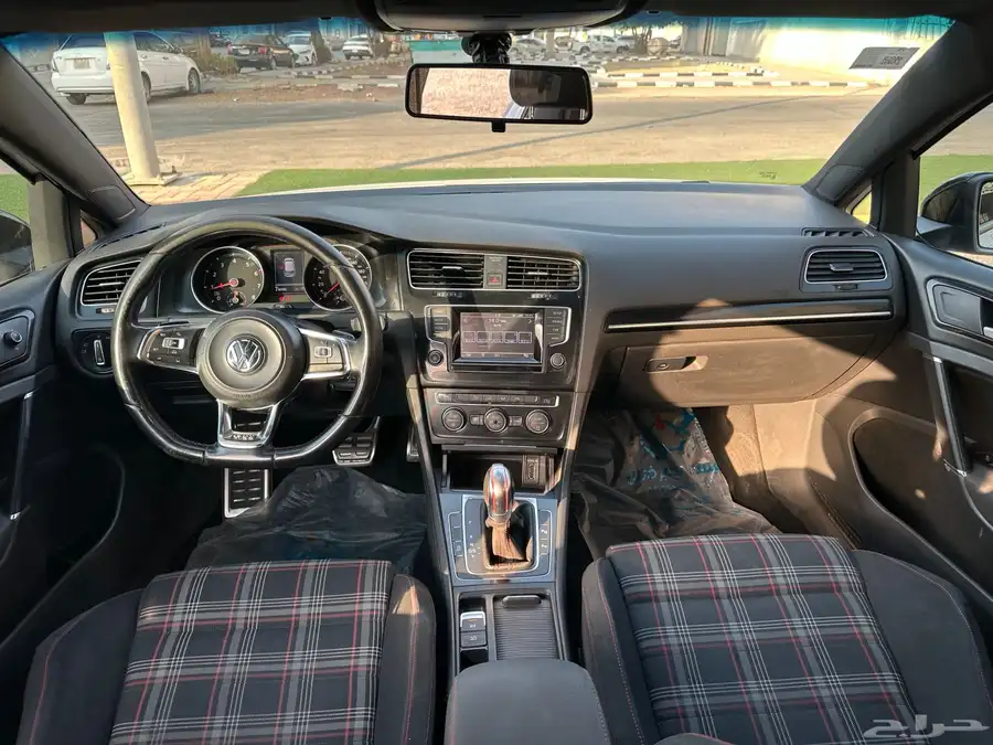 للبيع سيارة جولف GTI موديل 2014 4