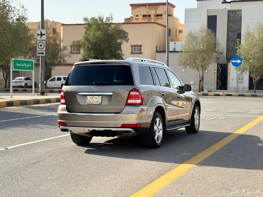 مرسيدس جيب GL450 class فل كامل بحالة الوكالة للبيع بسعر مغر 52