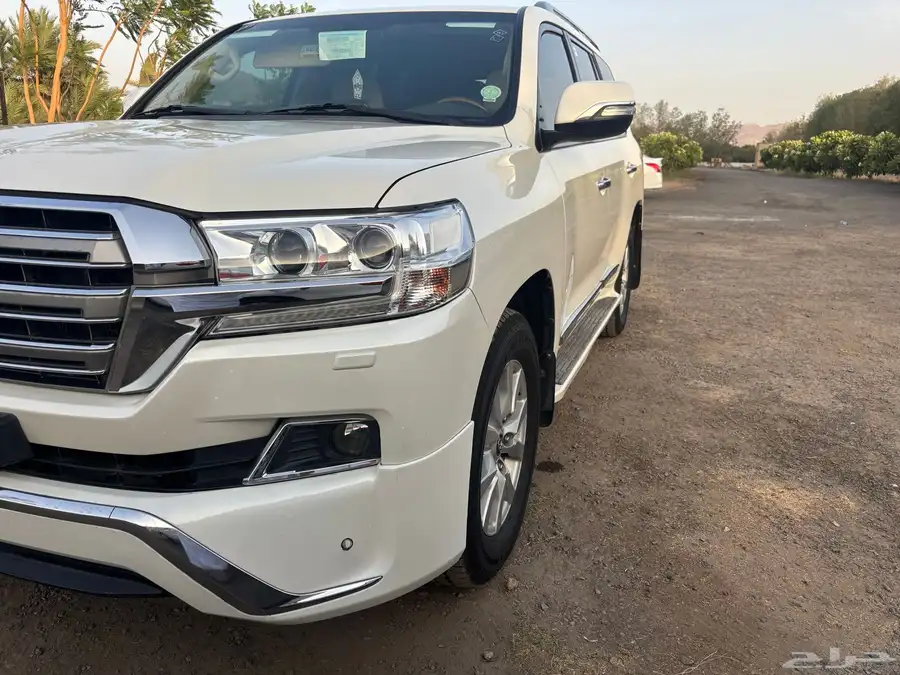 لاندكروزر GXR V8 2018 3