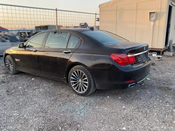 BMW 750 بيع قطع غيار فقط 4