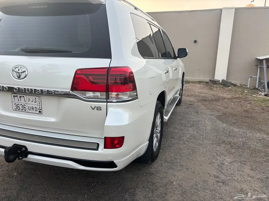 لاندكروزر GXR V8 2018 7