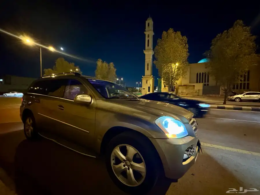 مرسيدس جيب GL450 class فل كامل بحالة الوكالة للبيع بسعر مغر 65