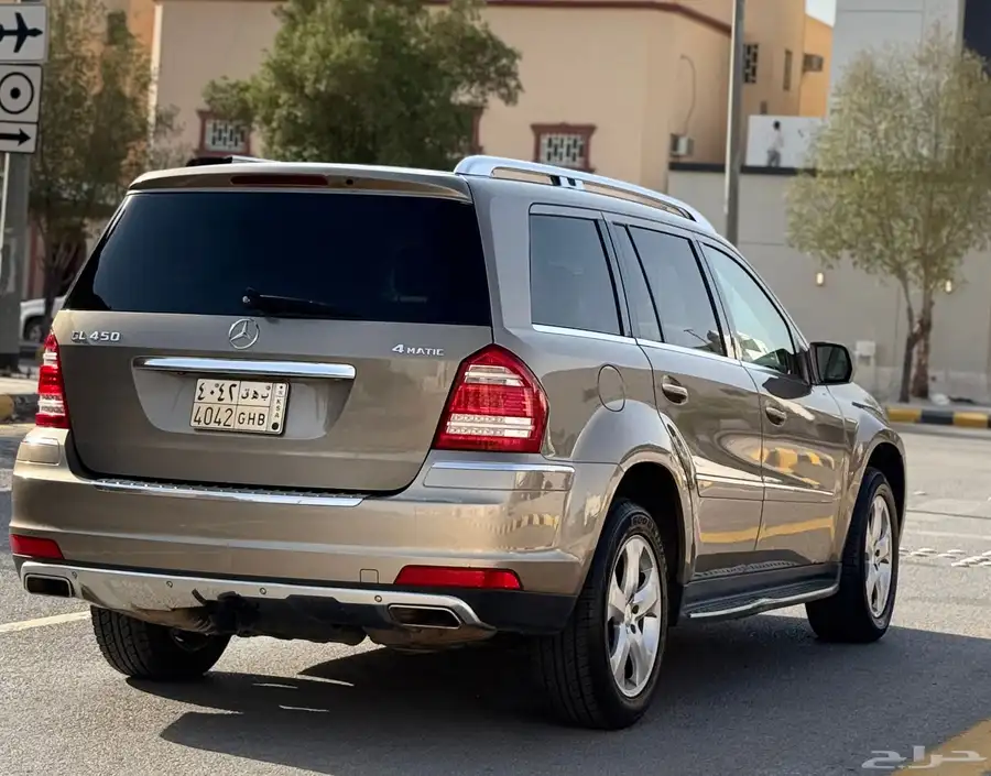 مرسيدس جيب GL450 class فل كامل بحالة الوكالة للبيع بسعر مغر 13