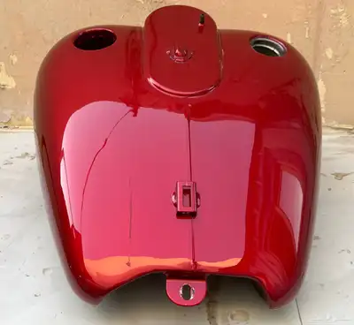 fuel tank for a Harley-Davidson FLHR Road King motorcycle 1