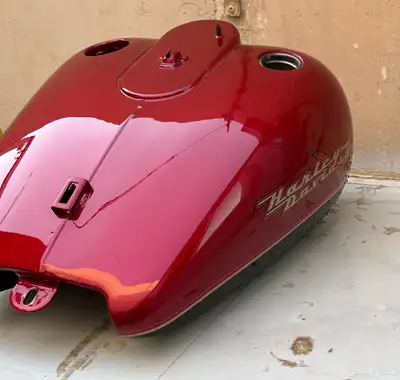 fuel tank for a Harley-Davidson FLHR Road King motorcycle 3